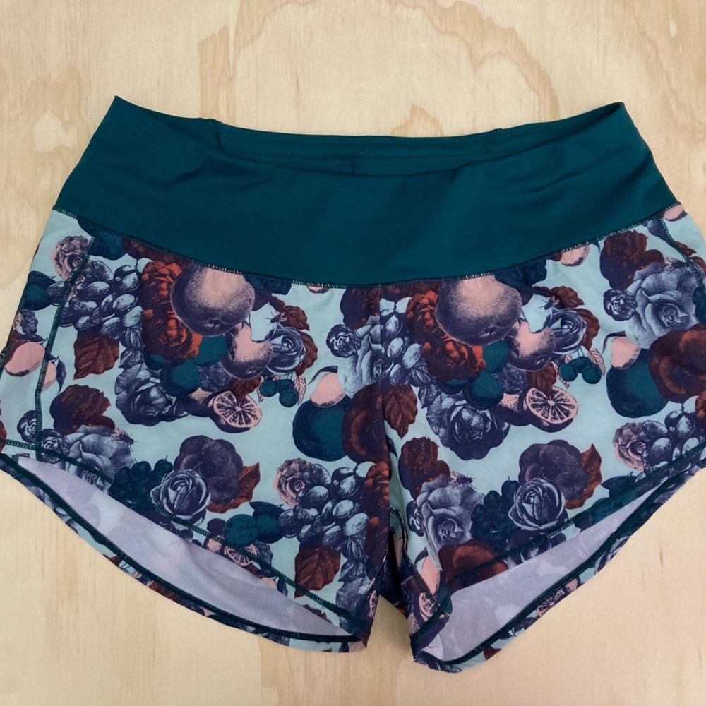 Oiselle Roga Shorts Size 4, 4 inch inseam, Botanical Print